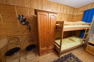 Курортные отели Edelweiss Carpathians Migovo Мигово Кровать в общем 6-местном номере-2