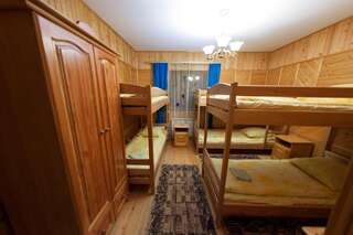 Курортные отели Edelweiss Carpathians Migovo Мигово Кровать в общем 6-местном номере-3